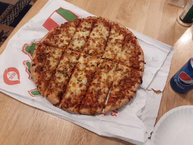 Clint's Pizza House - Hospitality and gastronomy