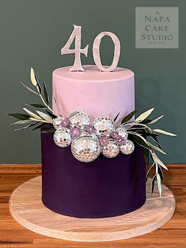 Louise Sandy Custom Cakes - Hospitality and gastronomy