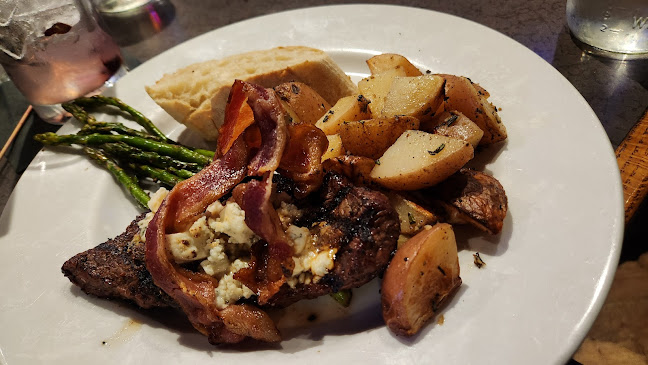 Kahootz Steak & Alehouse - Hospitality and gastronomy