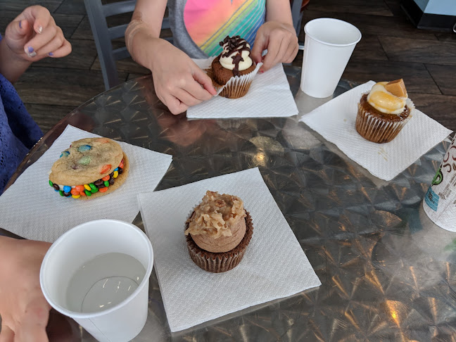 Bliss Cupcake Cafe Rogers - Hospitality and gastronomy