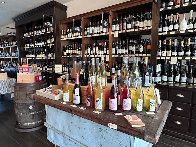 Holeman & Finch Bottle Shop - Hospitality and gastronomy