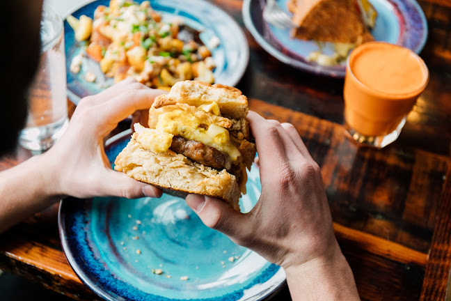 Comentarii opinii despre The Laughing Wives