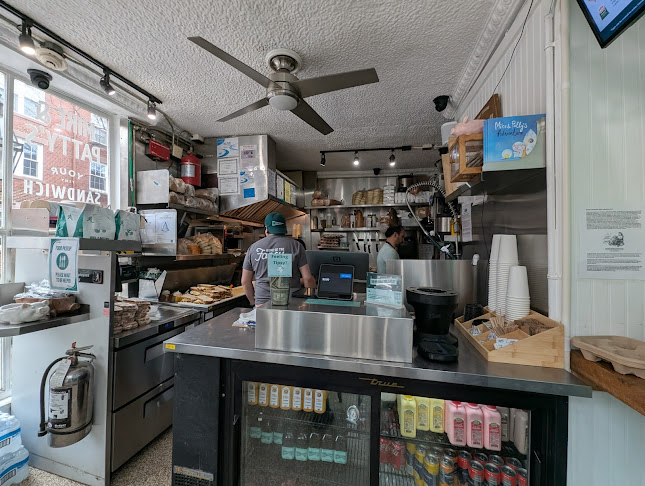 Comentarii opinii despre Mike & Patty's Bay Village