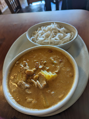 Comentarii opinii despre Nunthaporn's Thai Cuisine