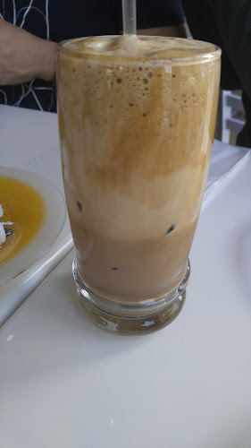 Lefkos Pyrgos Cafe - Hospitality and gastronomy