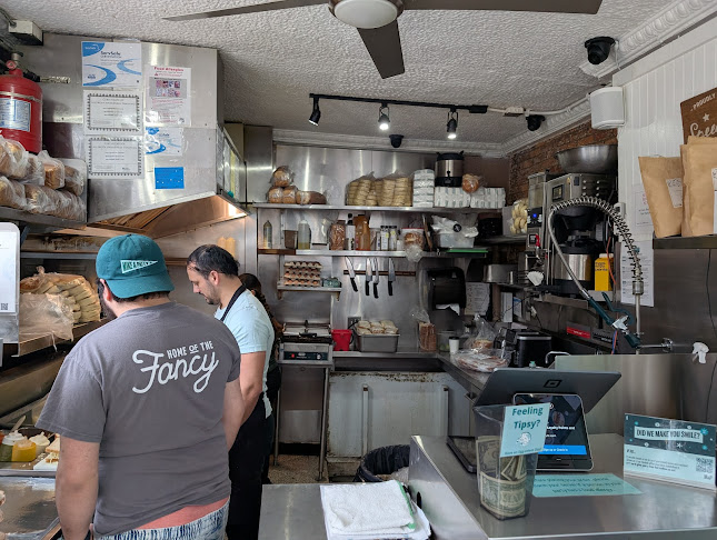 Comentarii opinii despre Mike & Patty's Bay Village