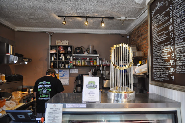 Mike & Patty's Bay Village - Hospitality and gastronomy