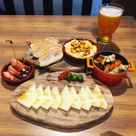 727 W 21st St, Norfolk, VA 23517