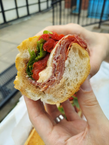 Comentarii opinii despre Losurdo's Italian Deli & Bread Bakery