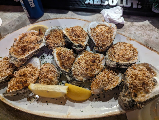 On The Bend Oyster Bar and Cigar Lounge - Hospitality and gastronomy