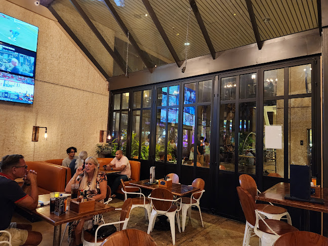 On The Bend Oyster Bar and Cigar Lounge - San Antonio