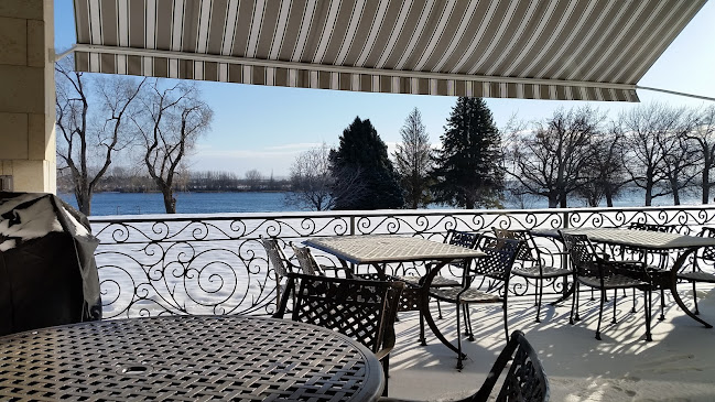 Sterling's Famous Steak Seafood & Salad Bar - On The River