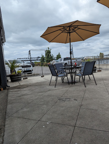 The Fish Peddler Restaurant on Foss Waterway - Tacoma