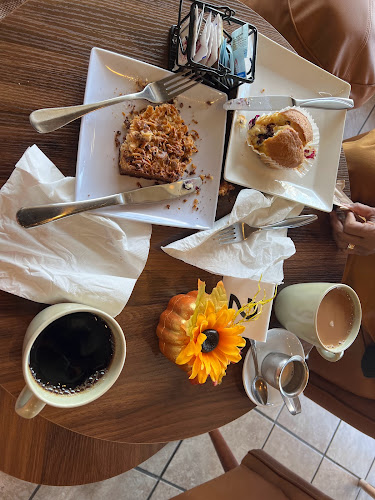 Mia's Bakery & Coffee Shop - Hospitality and gastronomy