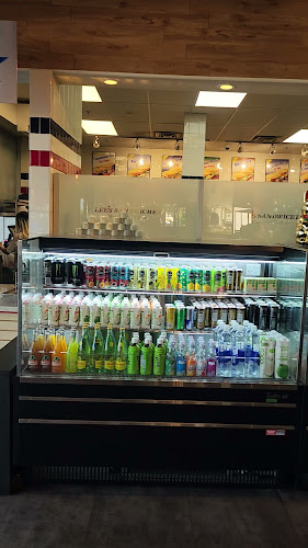 Lee's Sandwiches Open Times