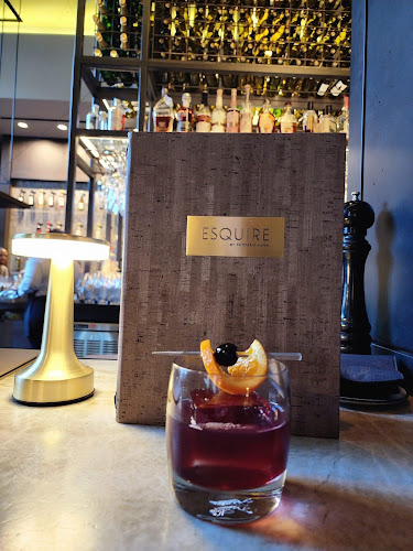 Esquire by Cooper's Hawk - Chicago