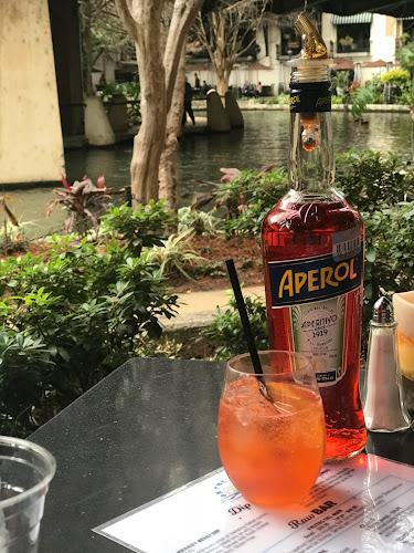 On The Bend Oyster Bar and Cigar Lounge - San Antonio