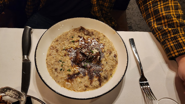 Esquire by Cooper's Hawk - Chicago