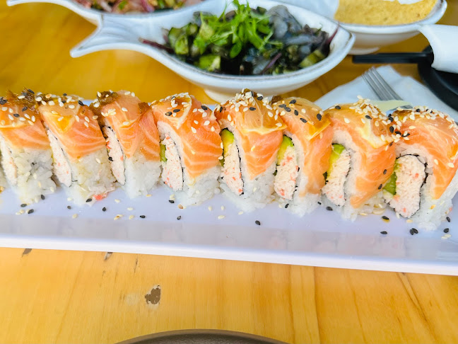 Oceanos Seafood & Sushi