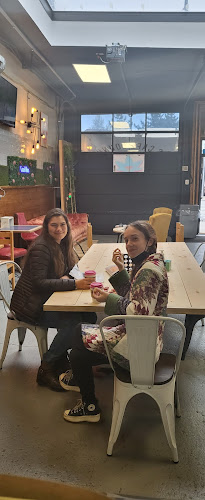 Es Cafe Lounge - Hospitality and gastronomy