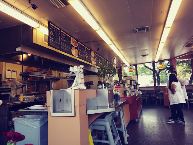 Nation's Giant Hamburgers & Great Pies - Hospitality and gastronomy