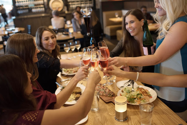 58 E Oak St, Chicago, IL 60611