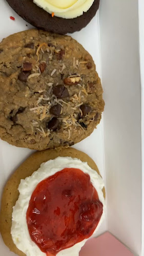 Opinii despre Crumbl Cookies - The Forum în San Antonio - Hospitality and gastronomy