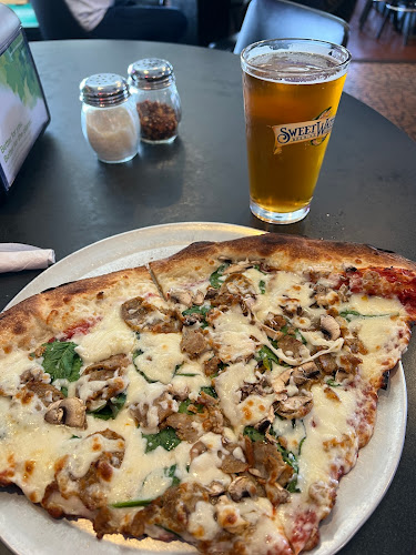 Mo's Pizza - Hospitality and gastronomy