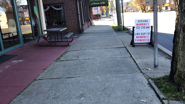 Opinii despre Manning's Farmhouse Ice Cream Shoppe în Kingston - Hospitality and gastronomy