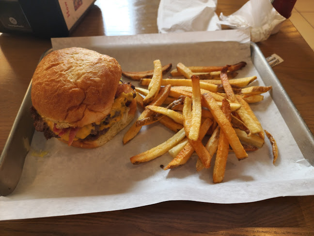 MOOYAH Burgers, Fries & Shakes