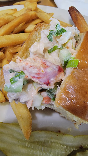 The Fish Peddler Restaurant on Foss Waterway - Tacoma