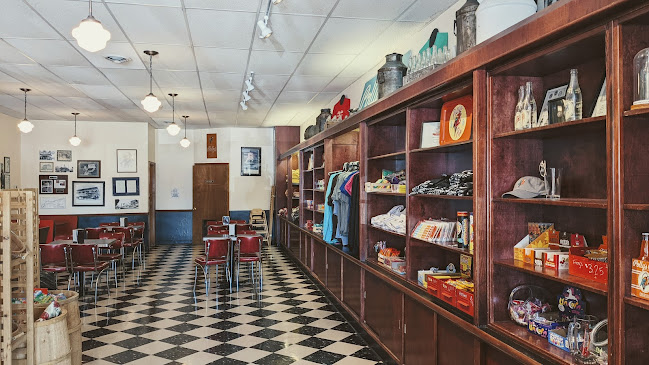 Comentarii opinii despre Clinton's Soda Fountain