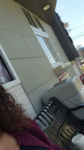 Opinii despre MOKA Drive Thru Coffee în North Aurora - Hospitality and gastronomy