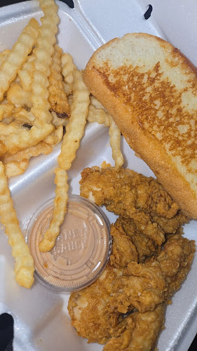 Comentarii opinii despre Raising Cane's Chicken Fingers