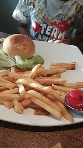 oceanoysterbargrill.com