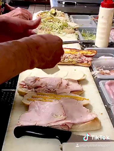 Opinii despre Tony's Italian Deli în Montebello - Hospitality and gastronomy