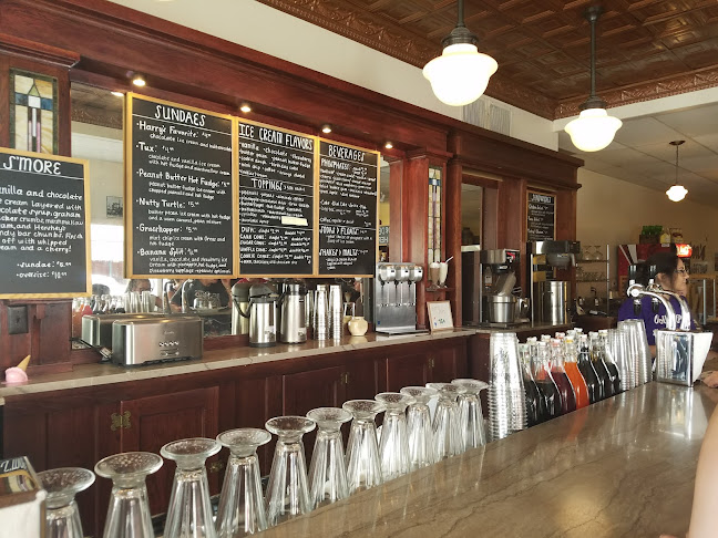 Clinton's Soda Fountain