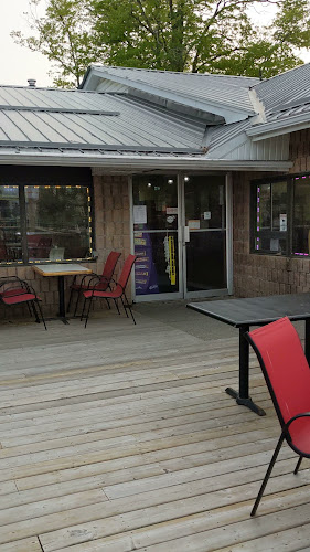 Opinii despre 2 Nine Five ( House of Artisan Chicken Burgers & Gourmet Fish & Chips) în Niagara Falls - Hospitality and gastronomy