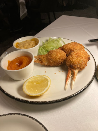 58 E Oak St, Chicago, IL 60611