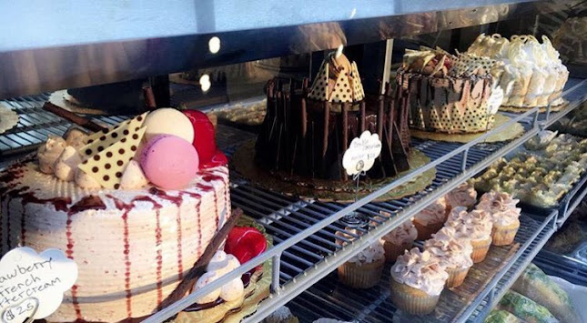 Mia's Bakery & Coffee Shop - Hospitality and gastronomy