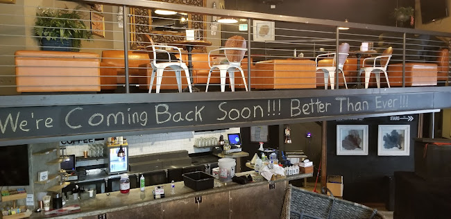 On The Bend Oyster Bar and Cigar Lounge - Hospitality and gastronomy