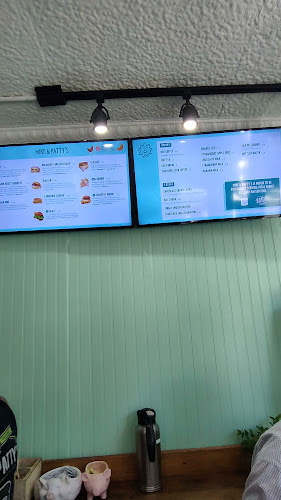 Mike & Patty's Bay Village - Hospitality and gastronomy