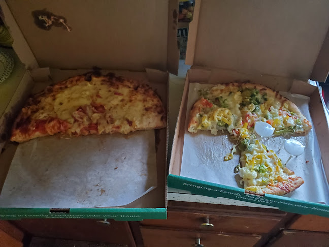 Comments and reviews of Ianazone's Pizza of Champion