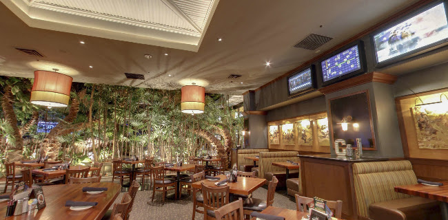 Claim Jumper Restaurants - Hospitality and gastronomy
