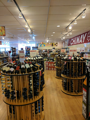 Opinii despre Ez In & Out Wine & Liquor în Knoxville - Hospitality and gastronomy