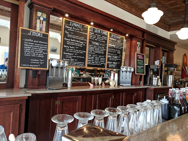 Opinii despre Clinton's Soda Fountain în Independence - Hospitality and gastronomy