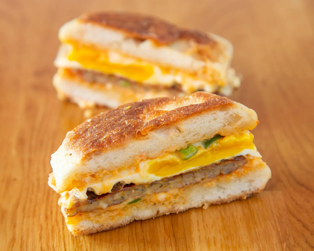 Mike & Patty's Bay Village - Hospitality and gastronomy