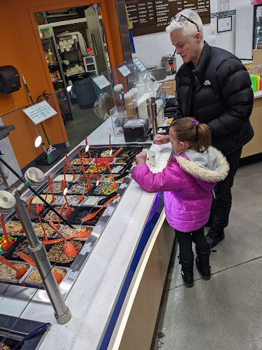 Comentarii opinii despre U-Swirl Frozen Yogurt & Rocky Mountain Chocolate Factory