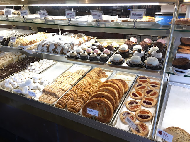 Opinii despre Victoria Bakery and Cafe în Greenbrae - Hospitality and gastronomy