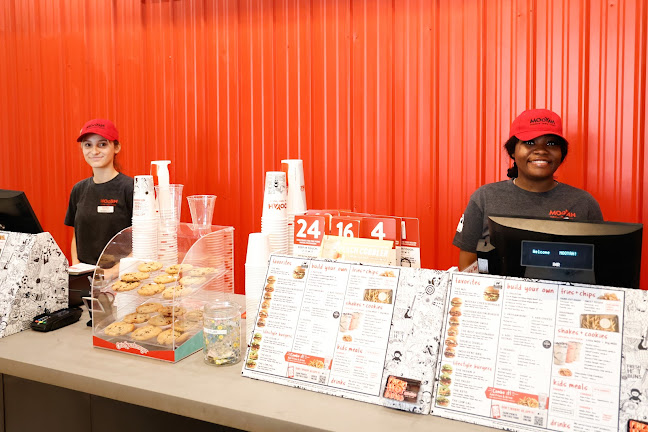 Comentarii opinii despre MOOYAH Burgers, Fries & Shakes